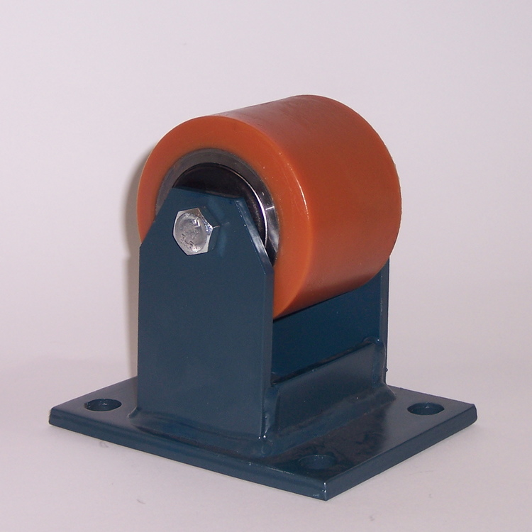 Ruote serie RT con supporto E70 Rulli transpallet in poliuretano colato 95 Sh.A. con mozzo in acciaio. Disponibili con o senza cuscinetti cuscinetti a sfere. Ruota con cuscinetti a sfere.