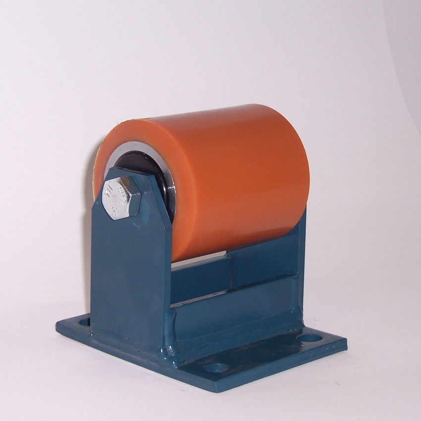 Ruote serie RT con supporto E70 Rulli transpallet in poliuretano colato 95 Sh.A. con mozzo in acciaio. Disponibili con o senza cuscinetti cuscinetti a sfere. Ruota con cuscinetti a sfere.
