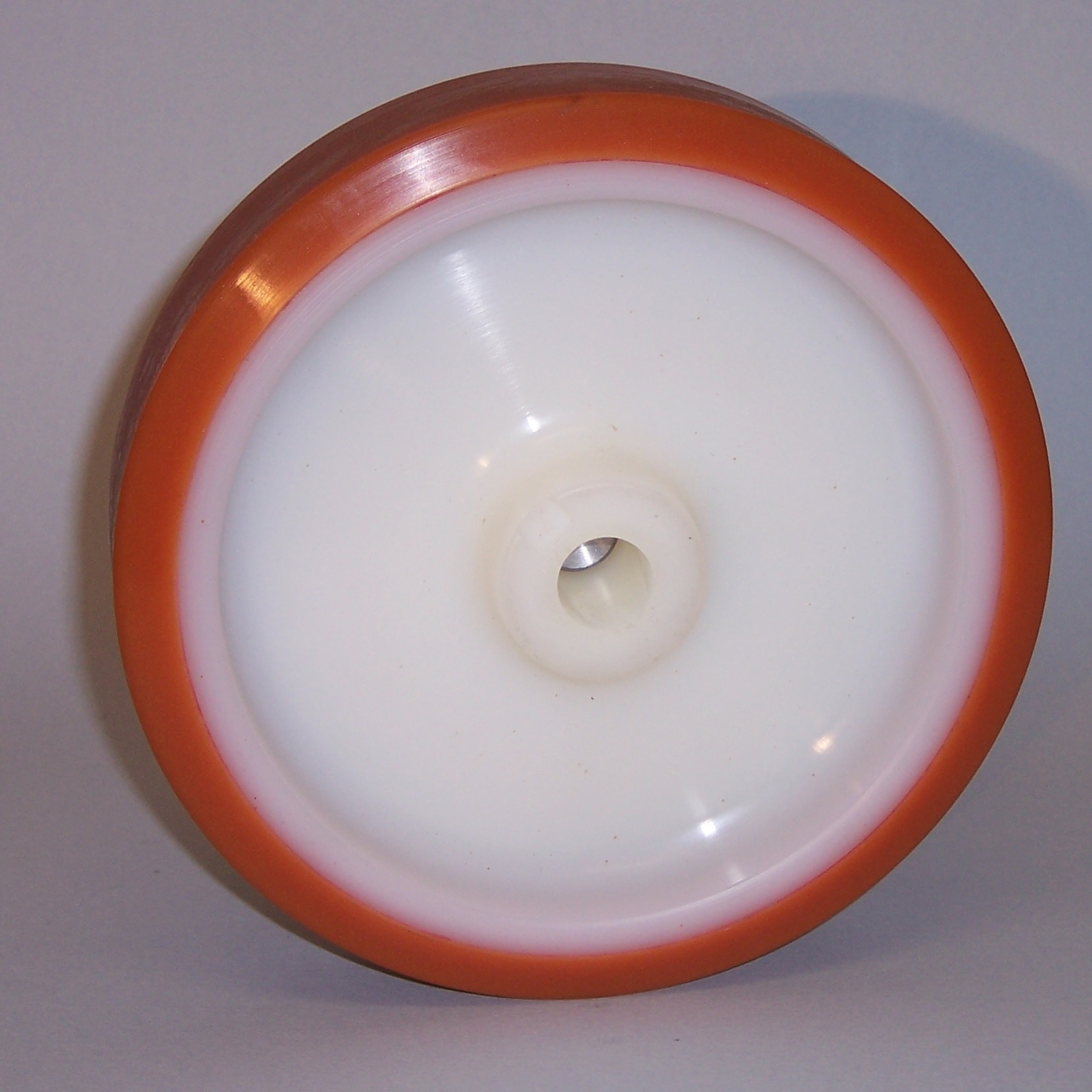 Räder Serie A Radkern aus Polyamid 6, Beschichtung aus GussPolyurethan 95 Sh.A. Gleitlager.