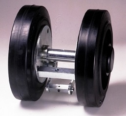 Räder Serie C CARGO - Radkern aus Gusseisen oder aus Aluminium und schwarze Elastik-Gummibeschichtung.