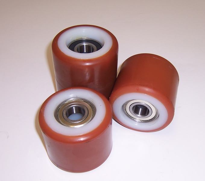 Wheels series RN ROLL-NYLPOL - Rollers with injected polyurethane coating 53 Sh.D on polyamide6 center available with ball bearings.