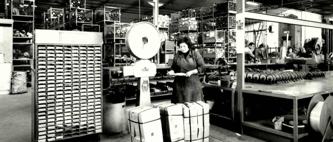 foto bianco e nero di interno fabbrica ruote LAG S.p.a.