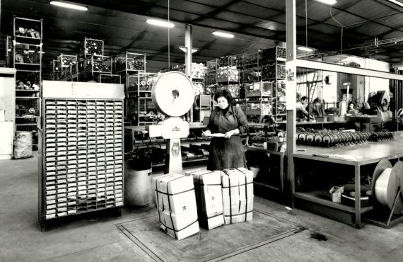 foto bianco e nero di interno fabbrica ruote LAG S.p.a.